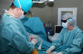 Pacientui atliekama operacija lazeriu